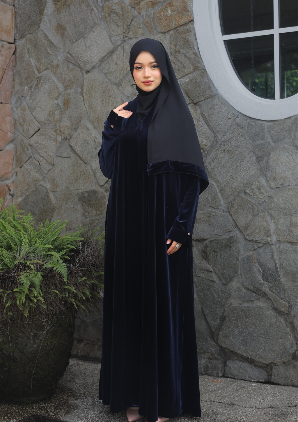 COUPLE SET: IESA KURTA TELUK BELANGA + VELORA ABAYA (VELVET) BY GOTHOBE | SARA