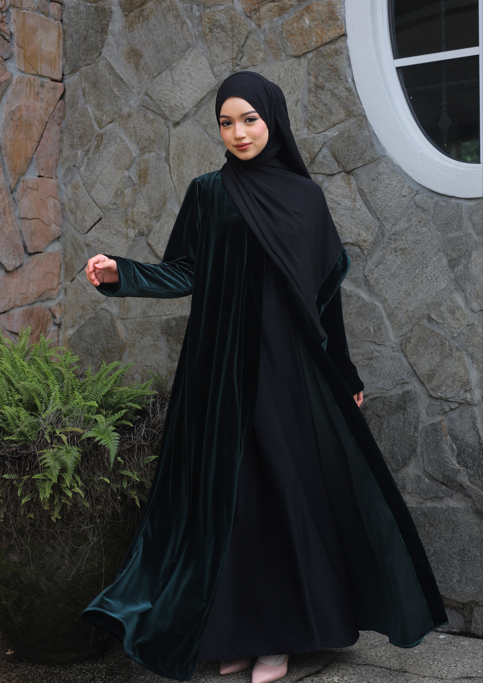COUPLE SET: IESA KURTA TELUK BELANGA + VELORA ABAYA (VELVET) BY GOTHOBE | SARA