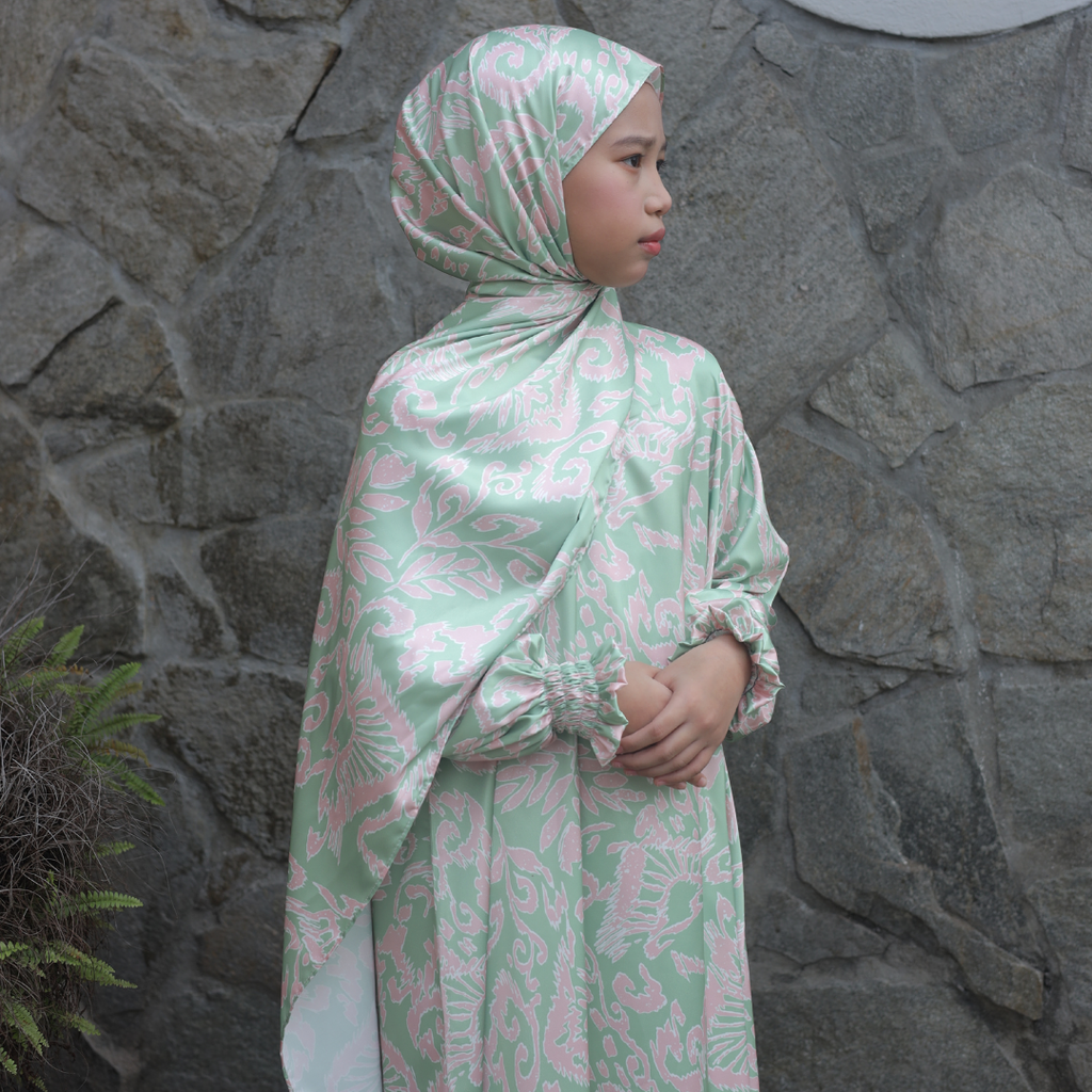 KIDS SET: IESA KURTA TELUK BELANGA + AURA ABAYA (PRINTED) BY GOTHOBE | SARA