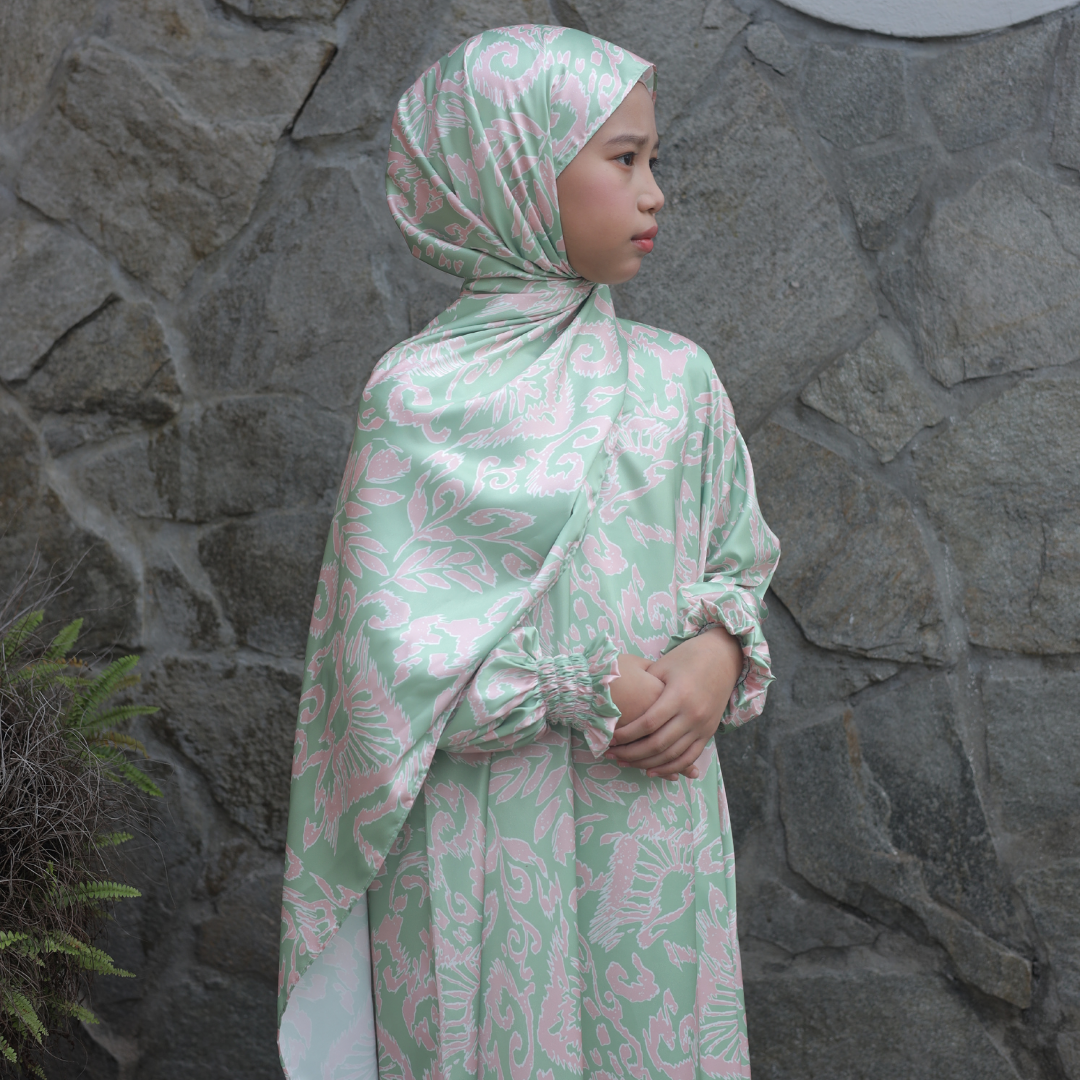 KIDS SET: IESA KURTA TELUK BELANGA + AURA ABAYA (PRINTED) BY GOTHOBE | SARA