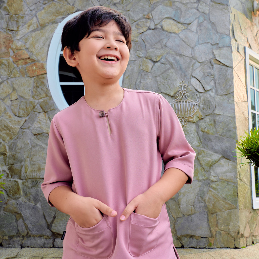 KIDS SET: IESA KURTA TELUK BELANGA + AURA ABAYA (PRINTED) BY GOTHOBE | SARA