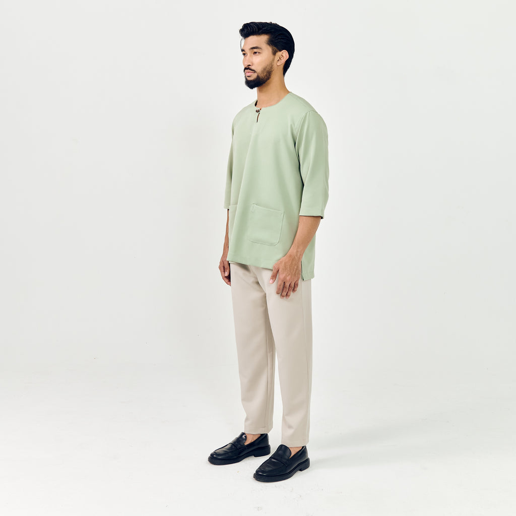 COUPLE SET: IESA KURTA TELUK BELANGA + AURA ABAYA (PRINTED) BY GOTHOBE | SARA