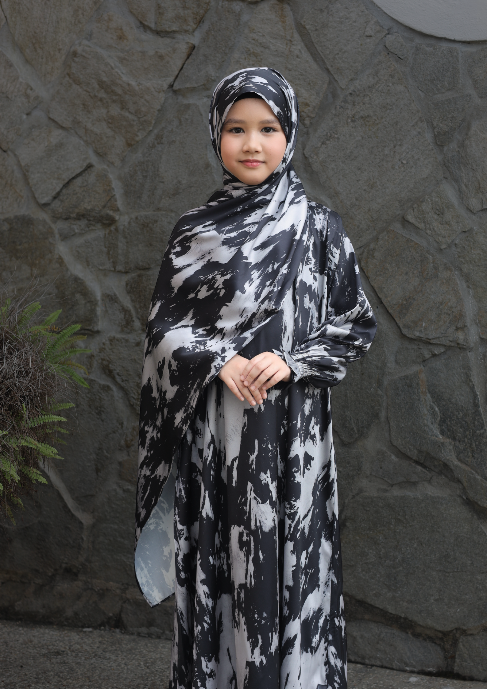 KIDS SET: IESA KURTA TELUK BELANGA + AURA ABAYA (PRINTED) BY GOTHOBE | SARA