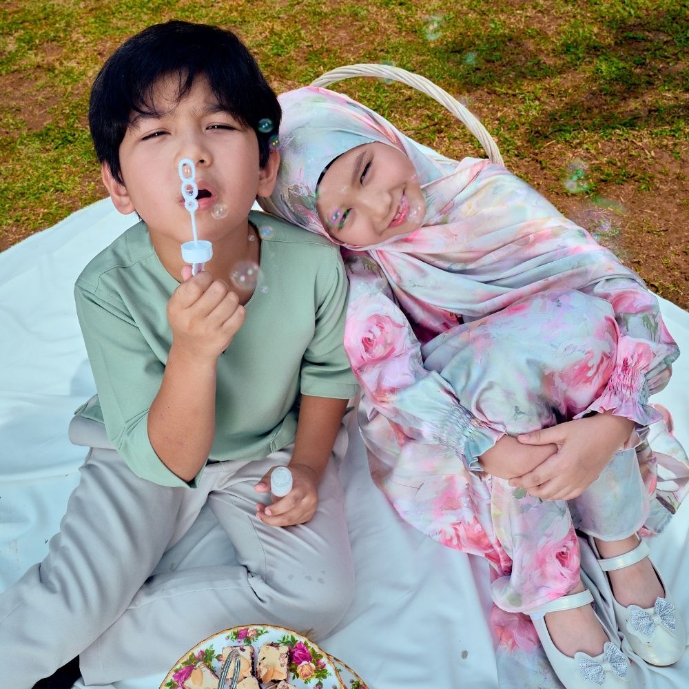 KIDS SET: IESA KURTA TELUK BELANGA + AURA ABAYA (PRINTED) BY GOTHOBE | SARA